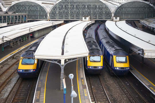 Trains leaving at Paddington railway station in London