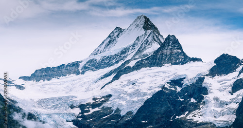 Fototapete Great View Of The Massive Rock In Snow Sunlight Location Swiss Alps Grindelwald Valley Leonid Tit Fototapete Great View Of The Massive Rock In Snow Sunlight Location Swiss Alps Grindelwald Valley Leonid Tit