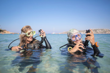 Scuba divers checking oxygen before dive