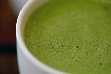 Closeup macro hot green tea latte