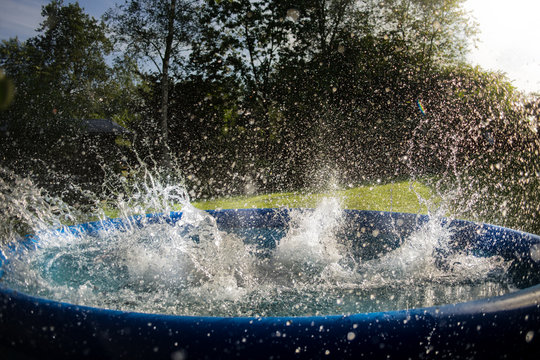 Sprung in den Pool