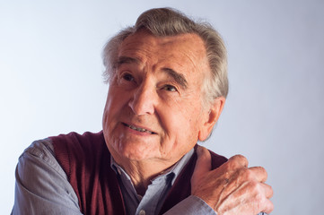 Senior mit Schmerzen