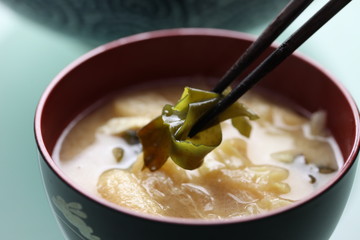 わかめと油揚げの味噌汁