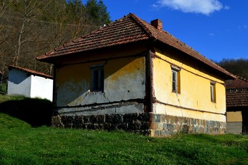 Fototapeta na wymiar old house in the village 