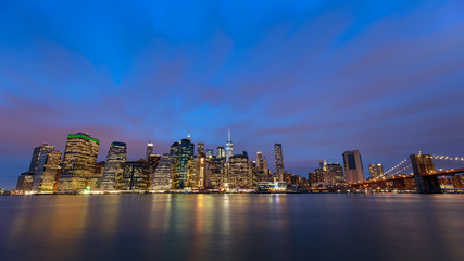 Fototapeta na wymiar Brooklyn Bridge and downtown Manhattan skyline