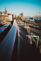 Obraz premium Train left the Landungsbrucken station in Hamburg, Germany. Train trail due to Long exposure
