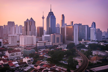 Obraz premium Beautiful sunrise landscape of aerial Kuala Lumpur skyline, Malaysia