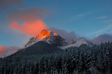 Fototapeta premium Canada Mountain Valley Sunset Light Landscape Banff National Park Spring Colours