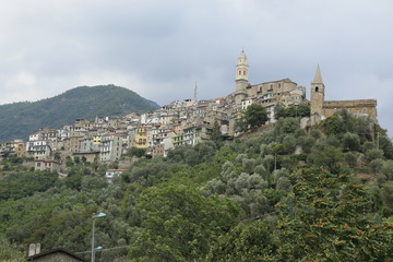 Fototapeta na wymiar old town in the mountains, Italy