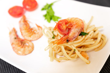 Linguine with shrimps and cherry tomatoes. The shrimps of the Mediterranean are precious crustaceans, the sauce is also accompanied by pepper and fresh parsley