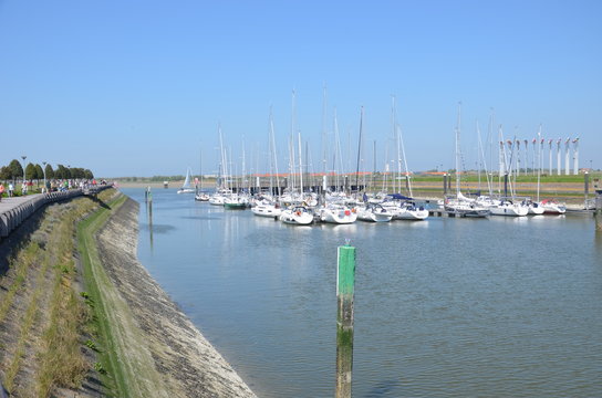Nieuport entr&eacute;e de l'estuaire de l'Yser - Port de plaisance - Belgique