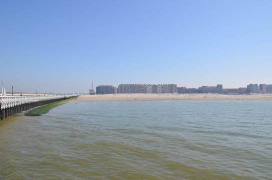 ville de Nieuport vue de l'estacade - Belgique