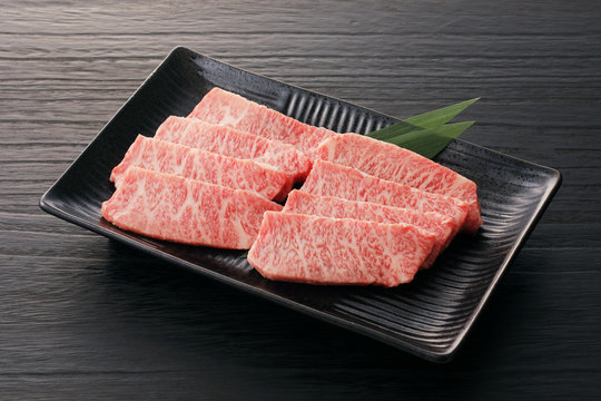 和牛　三角バラ　Wagyu Short-Rib beef. Is the Japanese.