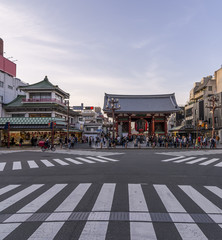Naklejka premium The beautiful Kaminarimon gate in the Asakusa district of Tokyo, Japan