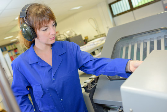 machine setting operator