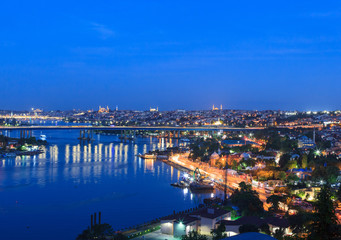 Obraz premium Incredible panorama of Istanbul from Pierre Loti view point at night, Turkey