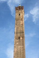 Fototapeta premium Asinelli Tower in Bologna, Italy