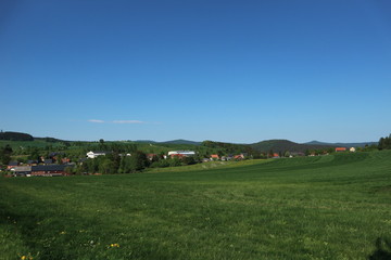 Fototapeta na wymiar Hinterhermsdorf bei strahlenden Sonnenschein