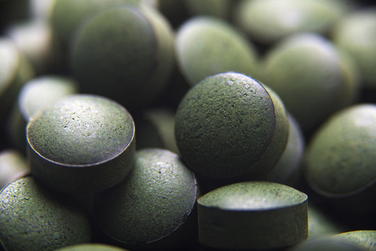 Comprim&eacute;s de Spiruline artisanale source de vitamines, d'antioxydants et d'oligo-elements. Algue bleu-vert, Compl&eacute;ment alimentaire