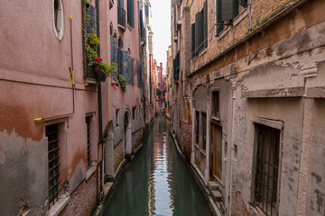 Fototapeta na wymiar Small canal in Venice