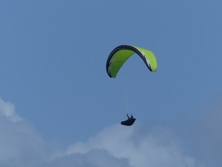 Parapente dans le ciel Normand - Paragliding in Normandy