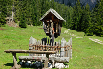 Wegkreuz im Tschamintal in Südtirol