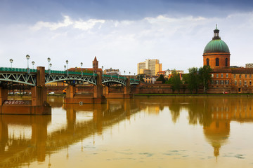 Saint-Pierre Bridge and Dome de la Grave in Toulouse