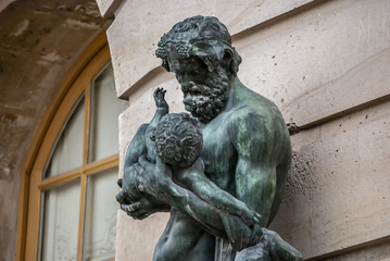 Obraz premium Statues in Paris France