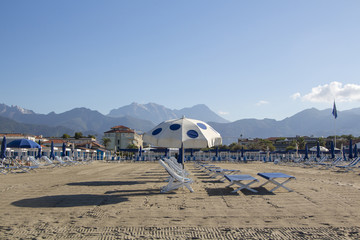 Forte dei Marmi, la spiaggia a primavera