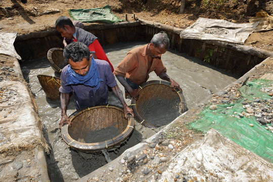 Edelsteinminen in Ratnapura in Sri Lanka 