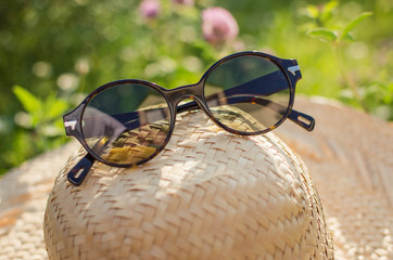 summer atmosphere with glasses an flowers