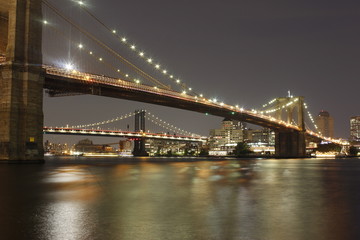 Fototapeta premium Brooklyn Bridge in night - New York, Manhattan