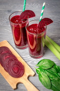 Beet and celery smoothie and rootbeet slices
