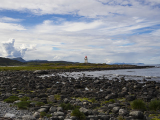 Vistas de un faro en Molnes, província de Møre og Romsdal, Noruega, verano de 2017