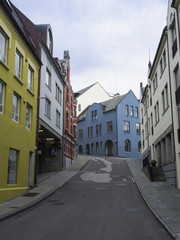 Fototapeta na wymiar Calles de la ciudad de Alesund , en la provincia de Møre og Romsdal, Noruega, verano de 2017