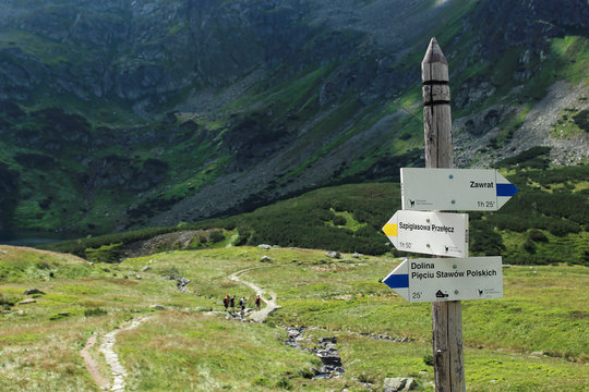 Dolina Pięciu Staw&oacute;w Polskich, Tatry, Polska. Szlak na Szpiglasową przełęcz
