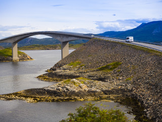 Carreteras del Atlántico en la provincia de Møre og Romsdal, en Noruega, verano de 2017