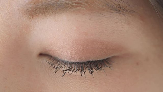 女性・目