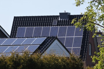 Dach mit Solaranlage
