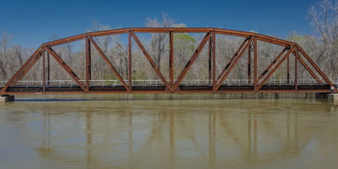 Obraz premium Iron Railroad Bridge over water, Texas