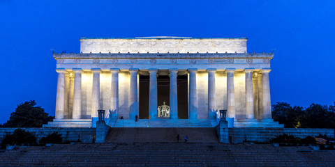 APRIL 10, 2018 WASHINGTON D.C. - Lincoln Memorial at dusk
