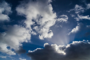Fototapeta na wymiar Himmel, Wolken, bewölkt, dramatisch