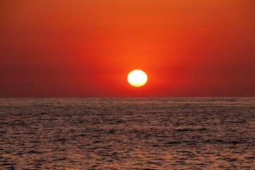 太平洋に昇る朝日