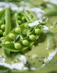 Green pea soup food photography recipe idea