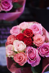 ピンクのバラのブーケ