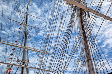 Obraz premium masts of a schooner and signal flags