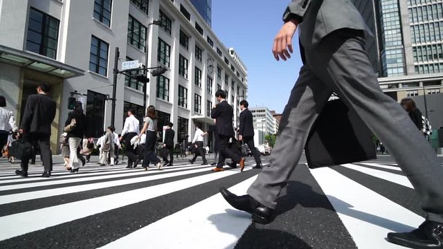 通勤イメージ・東京駅前・ジンバル移動撮影