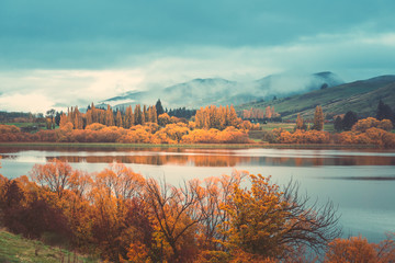 Herfst in Lake Hayes, landschap van Queenstown, Nieuw-Zeeland
