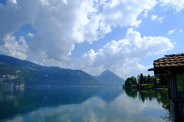 Fototapeta premium Morgenstimmung auf dem Thuner See (CH)