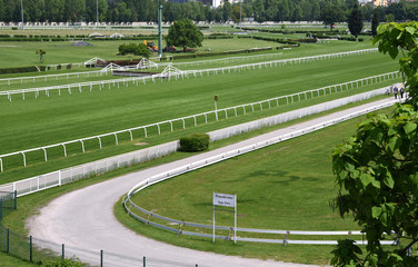 Kurve auf der Rennstrecke des Ippodromo del Galoppo
